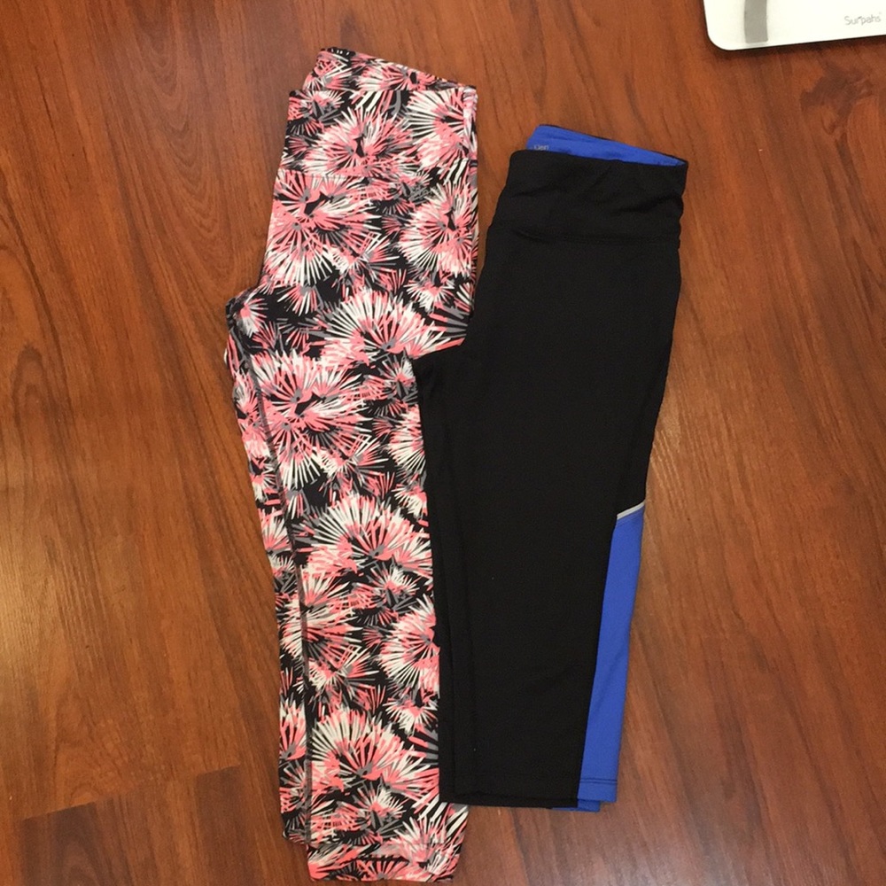 Bundle of two Calvin Klein crop leggings!
